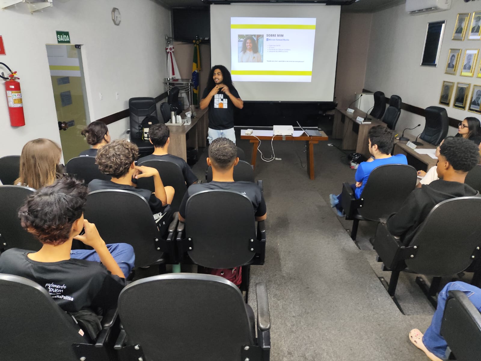  Parlamento Jovem Prata realiza oficina sobre LIBRAS e cultura surda