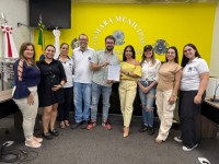 Termo de serviço para construção da primeira sede Câmara é assinado